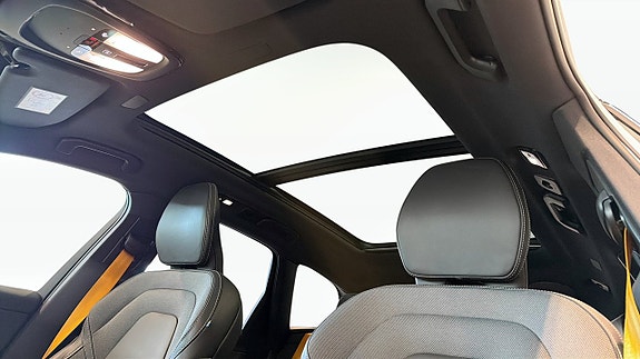 Volvo XC60 13 of 15