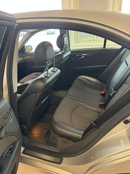 Mercedes-Benz E200 8 of 8