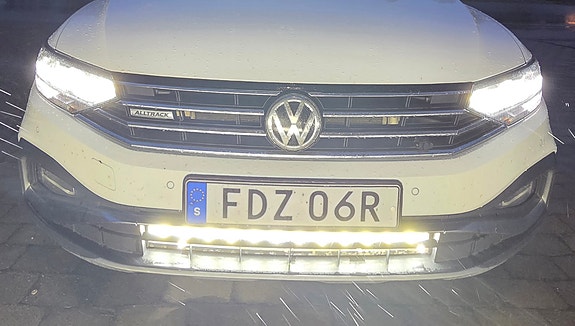 Volkswagen Passat Alltrack 4 of 6