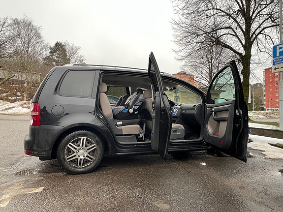 Volkswagen Touran 5 of 5