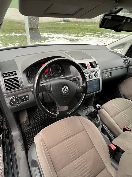 Volkswagen Touran 5 of 5