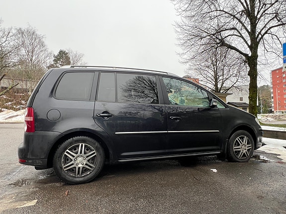 Volkswagen Touran 3 of 5