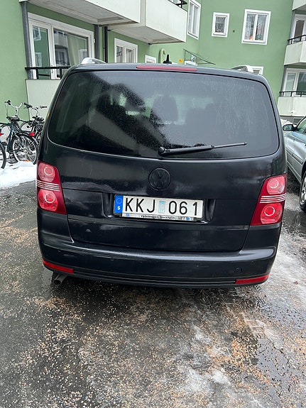 Volkswagen Touran 4 of 5