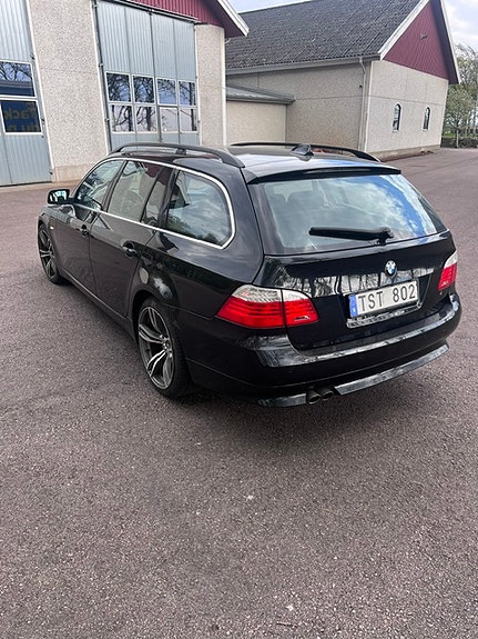 BMW 530d 3 of 5