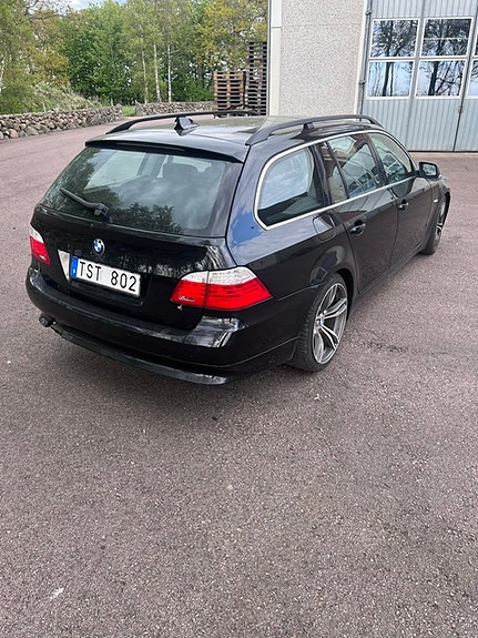 BMW 530d 4 of 5