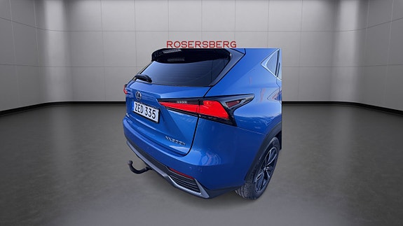 Lexus NX300h 8 of 14