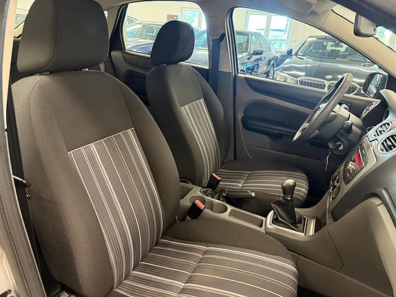 Ford Focus 17 of 25