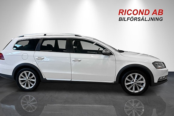 Volkswagen Passat Alltrack 2 of 5