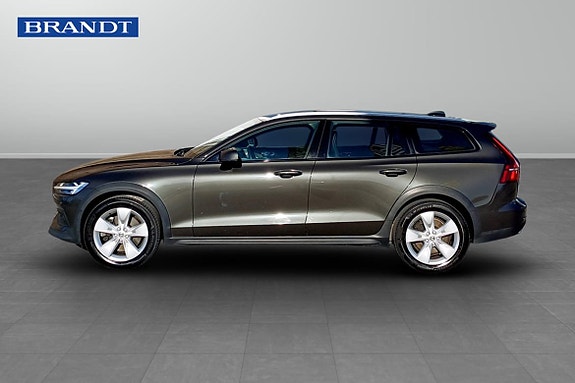 Volvo V60 Cross Country 3 of 9