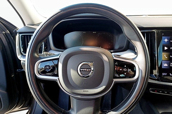 Volvo V60 Cross Country 7 of 9