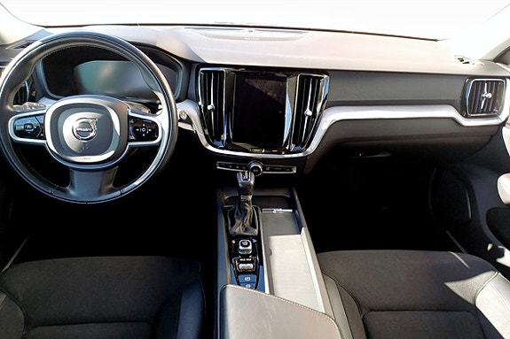 Volvo V60 Cross Country 4 of 9