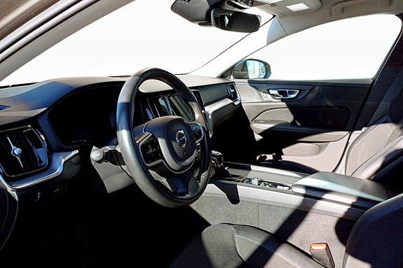 Volvo V60 Cross Country 5 of 9