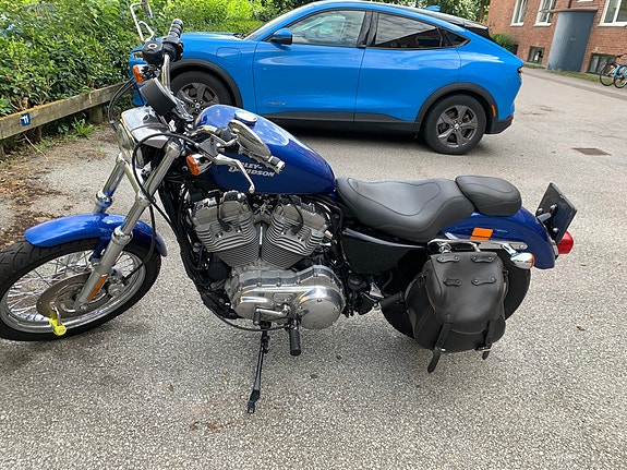 Harley-Davidson XL883 2 of 4