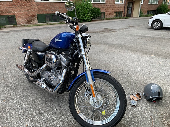 Harley-Davidson XL883 3 of 4