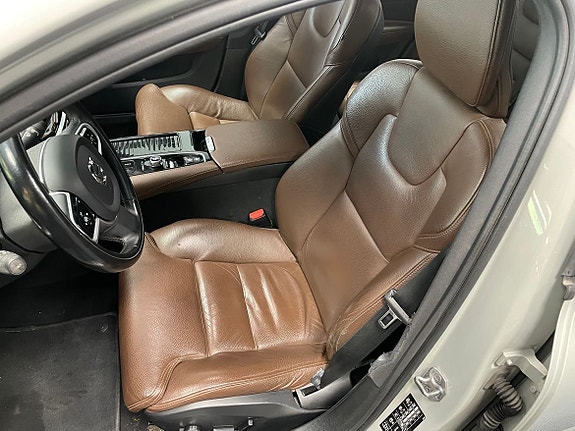 Volvo S60 4 of 5