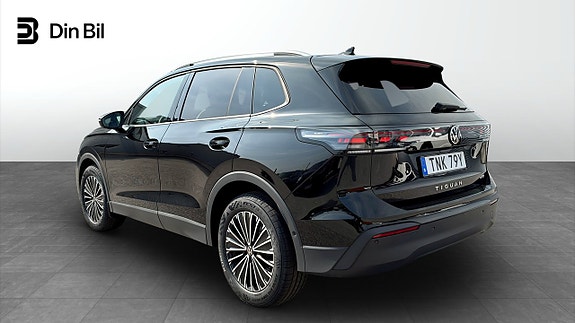 Volkswagen Tiguan 3 of 5