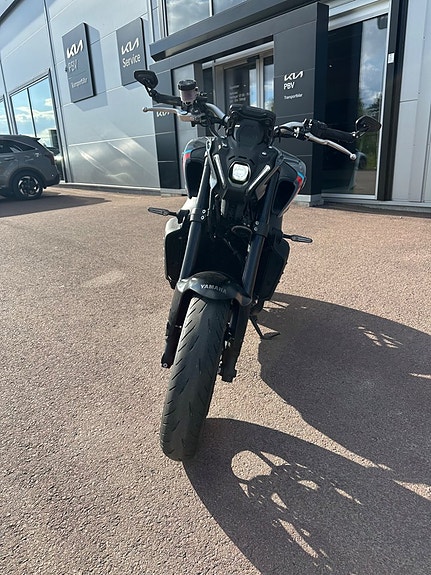 Yamaha MT-09 4 of 6
