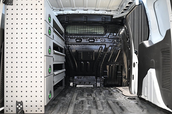 Ford Transit Connect 8 of 28