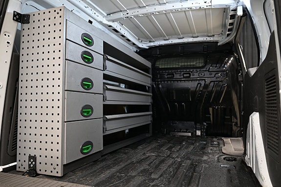 Ford Transit Connect 9 of 28