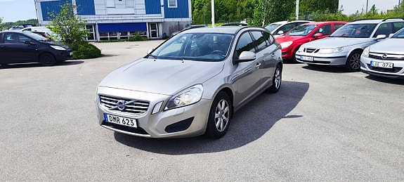 Volvo V60 2 of 5