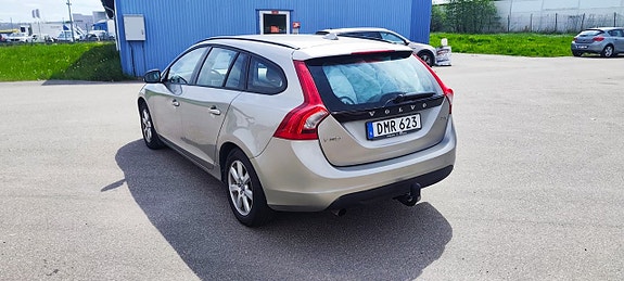 Volvo V60 3 of 5