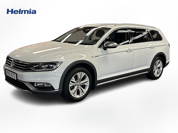 Volkswagen Passat Alltrack 2 of 5