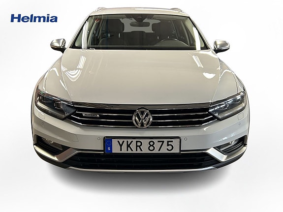 Volkswagen Passat Alltrack 3 of 5