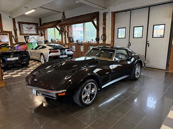 Chevrolet Corvette 3 of 5