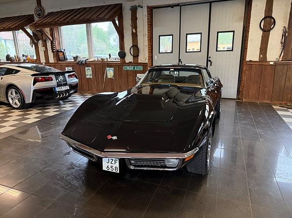 Chevrolet Corvette 4 of 5
