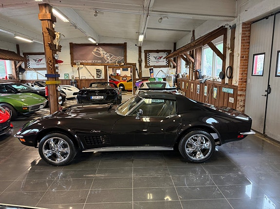 Chevrolet Corvette 2 of 5