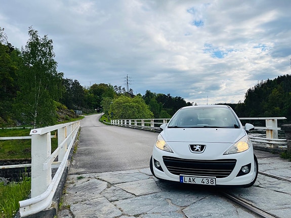 Peugeot 207 2 of 5