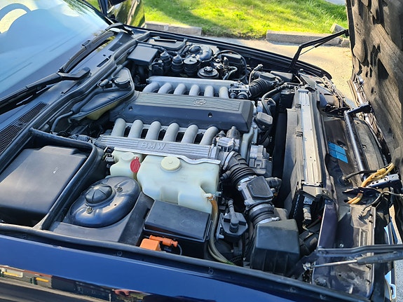 BMW 750i 11 of 12