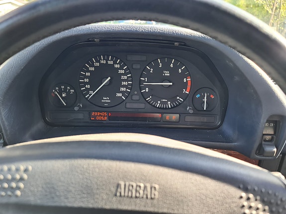 BMW 750i 6 of 12