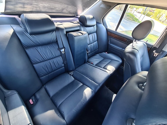 BMW 750i 10 of 12