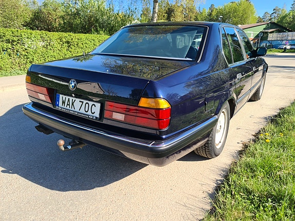 BMW 750i 4 of 12