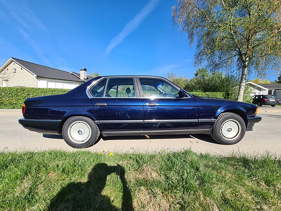 BMW 750i 5 of 12