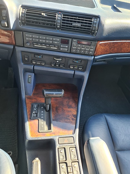BMW 750i 8 of 12