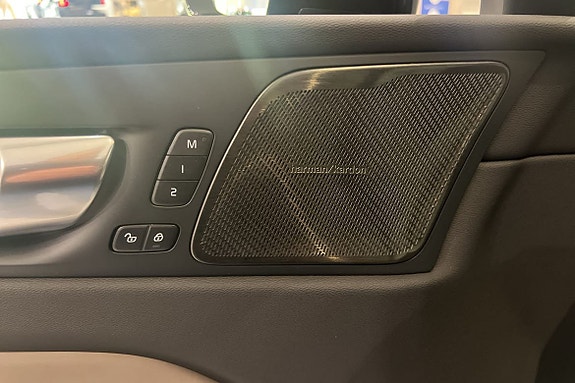 Volvo XC60 15 of 18