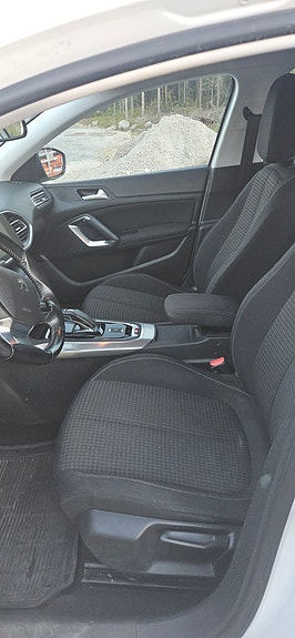 Peugeot 308 SW 4 of 4