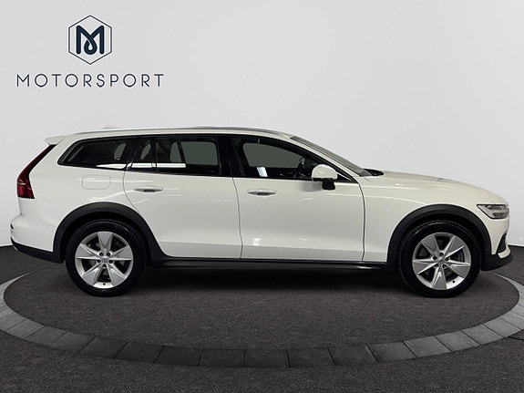 Volvo V60 Cross Country 9 of 23