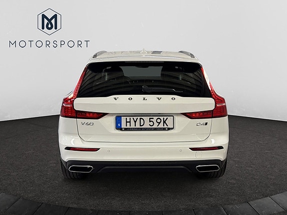 Volvo V60 Cross Country 7 of 23