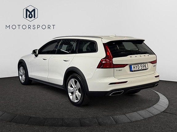 Volvo V60 Cross Country 5 of 5