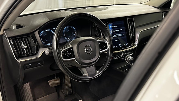 Volvo V60 Cross Country 13 of 23