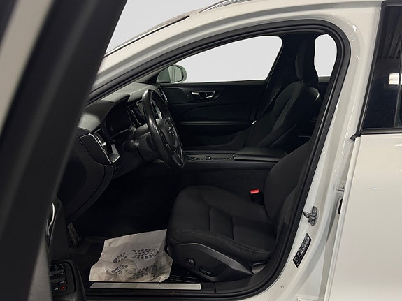 Volvo V60 Cross Country 11 of 23