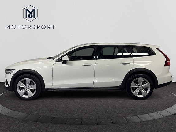 Volvo V60 Cross Country 3 of 5