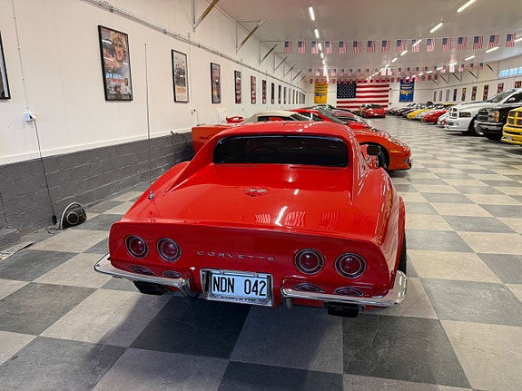 Chevrolet Corvette 10 of 23