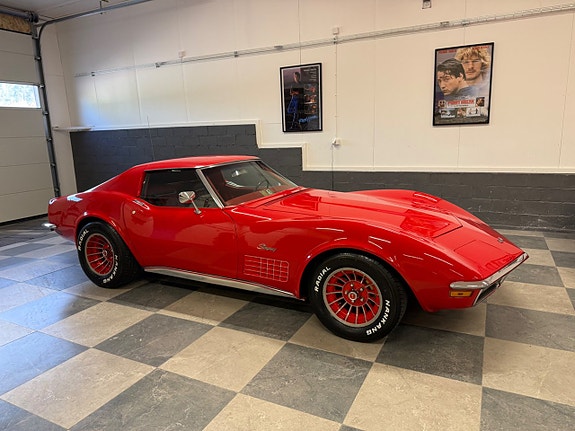 Chevrolet Corvette 2 of 5