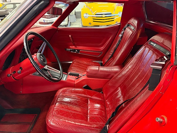 Chevrolet Corvette 16 of 23