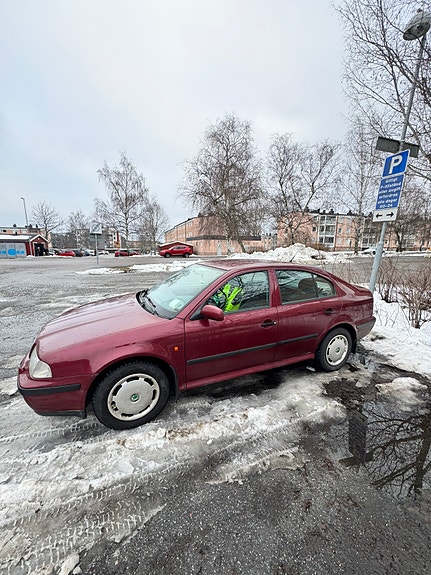 Skoda Octavia 2 of 5