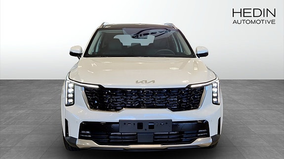 Kia Sorento 2 of 12